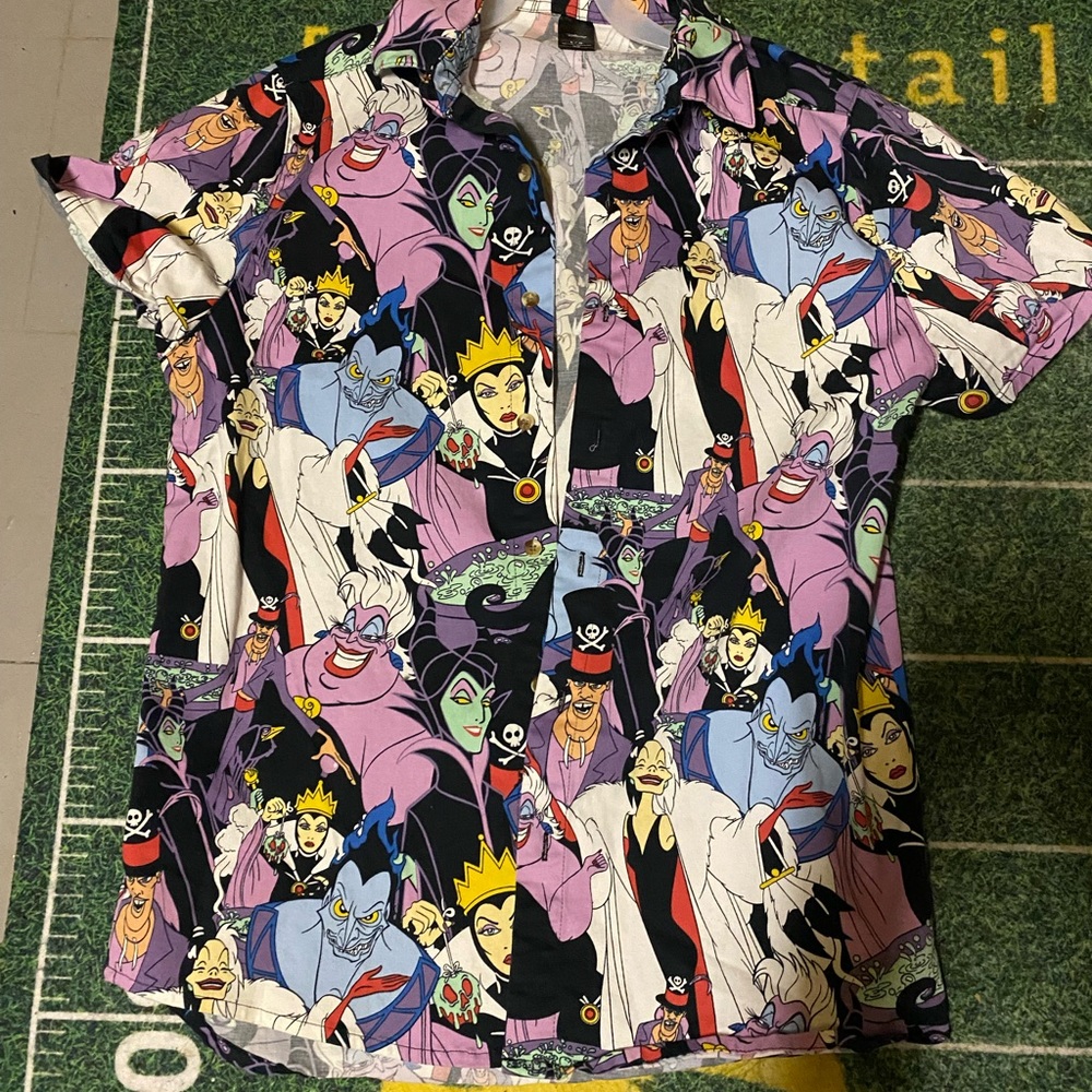 Cakeworthy Disney villains ursula cruella maleficentbutton down shirt size large